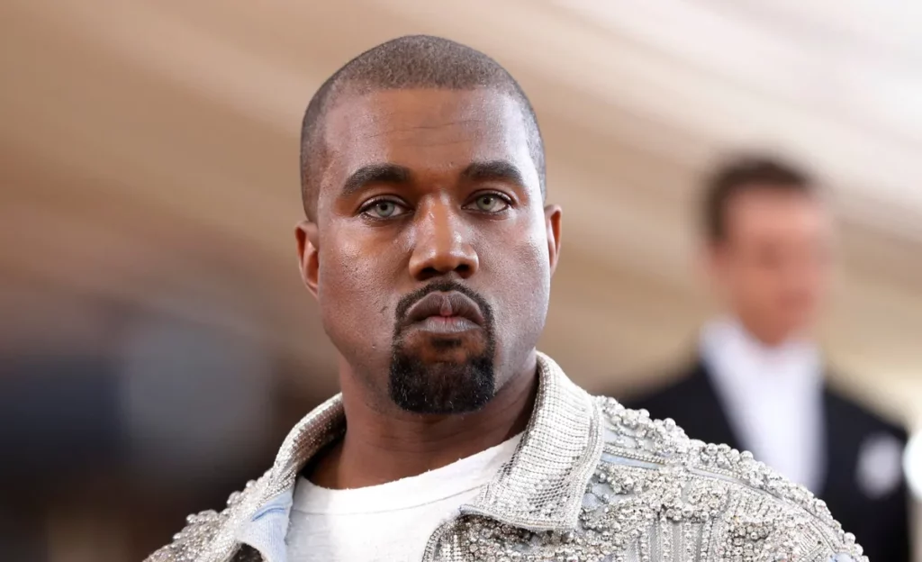 Kanye West pede desculpas por fazer apologia ao nazismo