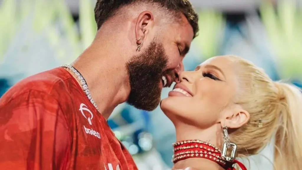 Karoline Lima confirma fim de namoro com Léo Pereira