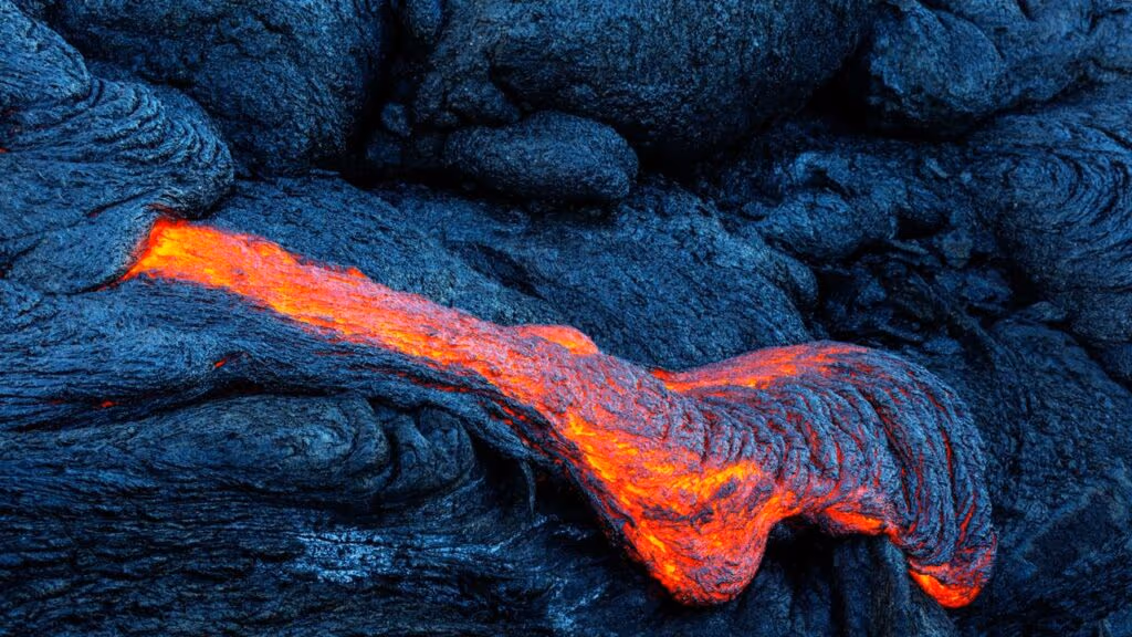 Islândia construiu muralha de 20 metros contra lava