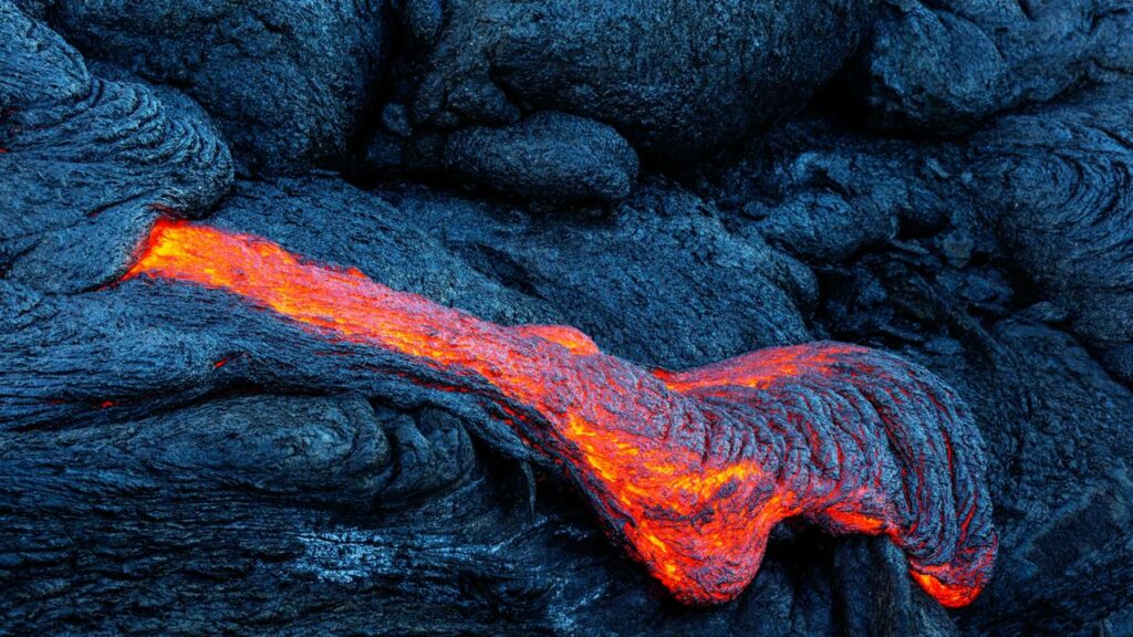 Islândia construiu muralha de 20 metros contra lava