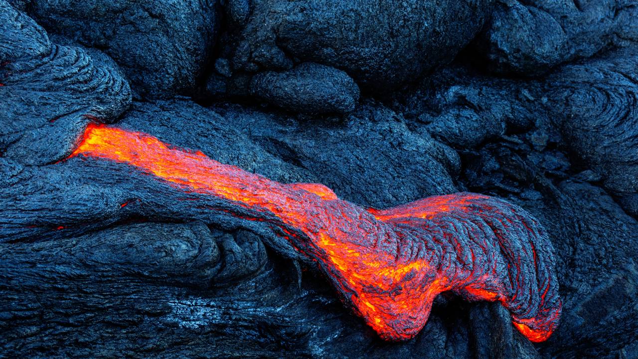 Islândia construiu muralha de 20 metros contra lava