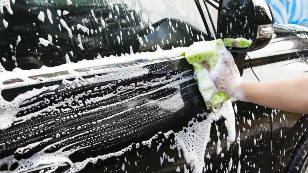 Alguns pequenos detalhes podem arruinar a lavagem do seu carro - Créditos: depositphotos.com / tomwang