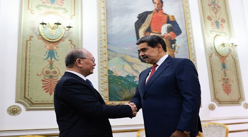 Maduro se reúne com enviado especial da China em Caracas