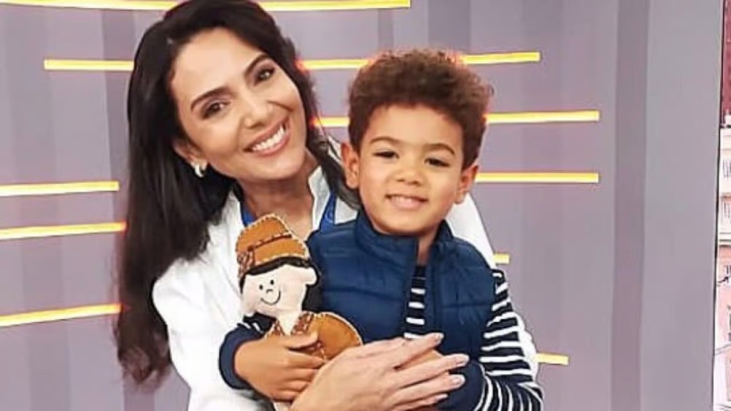 Apresentadora da Globo volta ao ar após se afastar para tratamento do filho