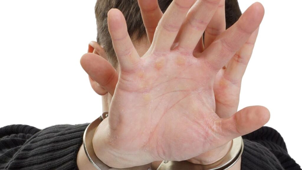 Adolescente envenena marmita dos próprios pais com chumbinho