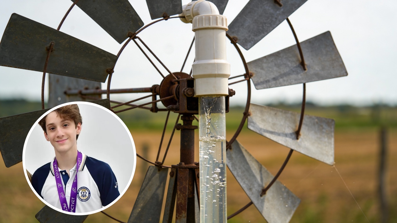 Adolescente pernambucano de 14 anos criou uma bomba eólica com lixo reciclado para combater a falta de água