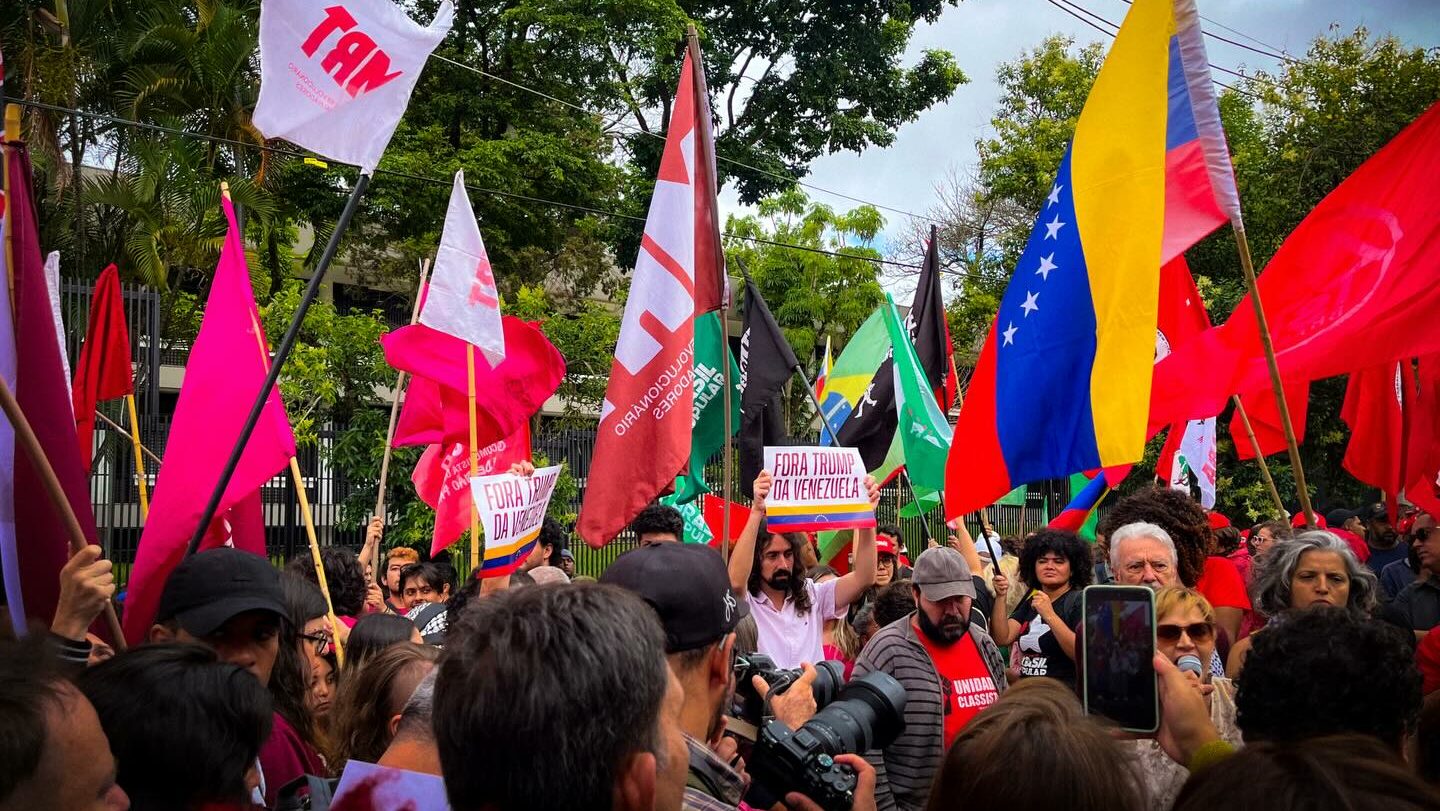 MST faz ato em frente a consulado dos EUA pela “libertação imediata” de Maduro