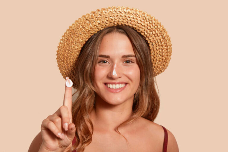 5 dicas para controlar a oleosidade e o brilho da pele no verão