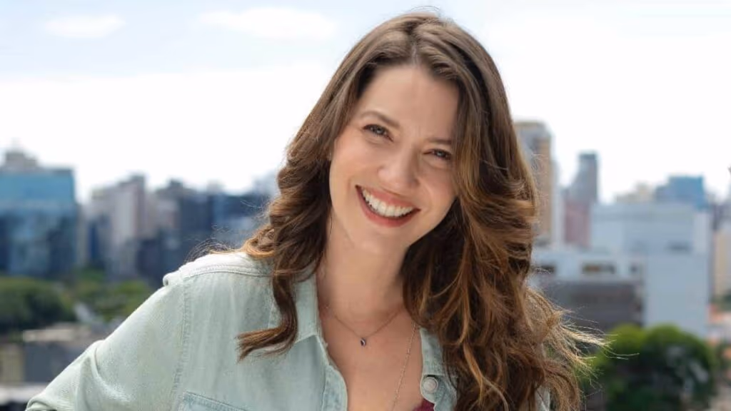 Nathália Dill assina novo contrato com a Globo