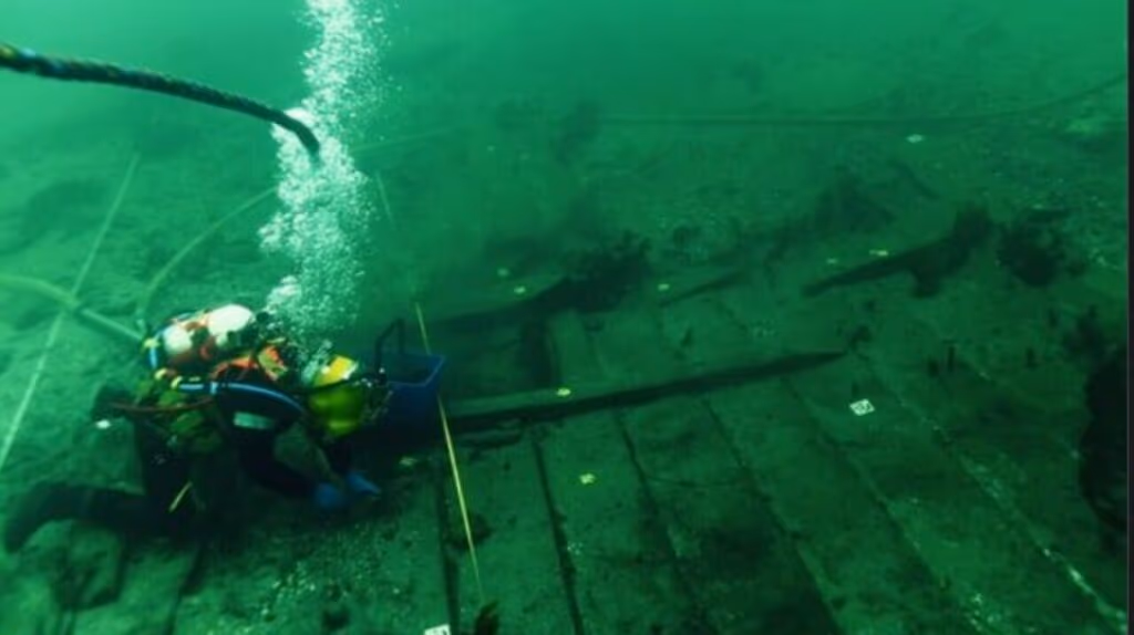 Mergulhadores descobriram o maior navio cog medieval da história ao largo da costa da Dinamarca
