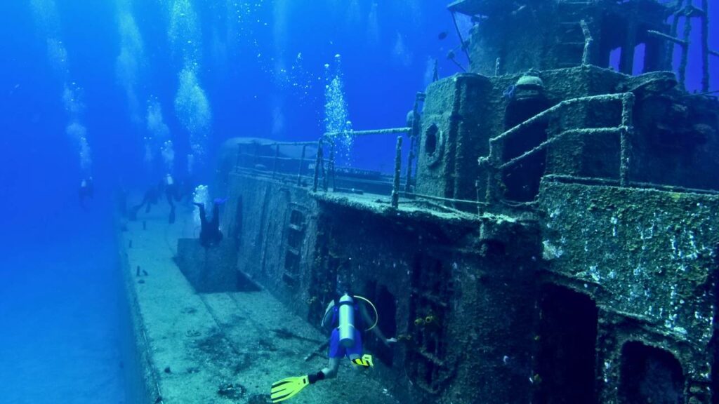 Navio maior que o Titanic sumiu com 44 pessoas e ninguém achou nem destroço