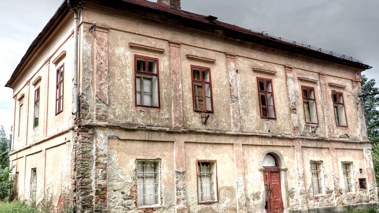 Família compra enorme casa antiga e hoje ela vale muito mais do que pagaram