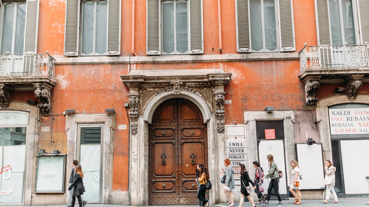 Aos 65 anos, ele comprou uma fazenda em ruínas e transformou tudo num lar cheio de história