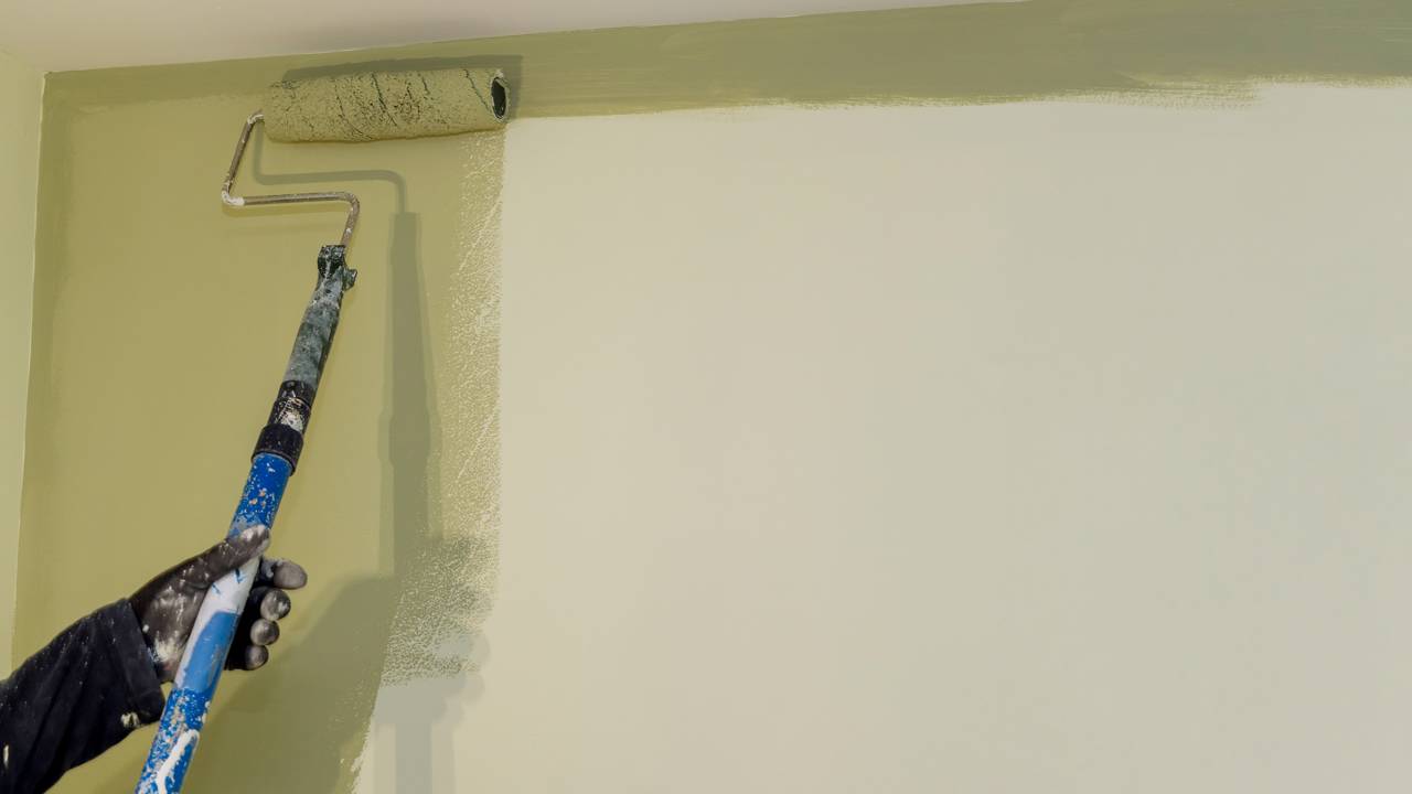 Com menos de 10 reais, esse pedreiro deixou o muro com cara de projeto de arquiteto