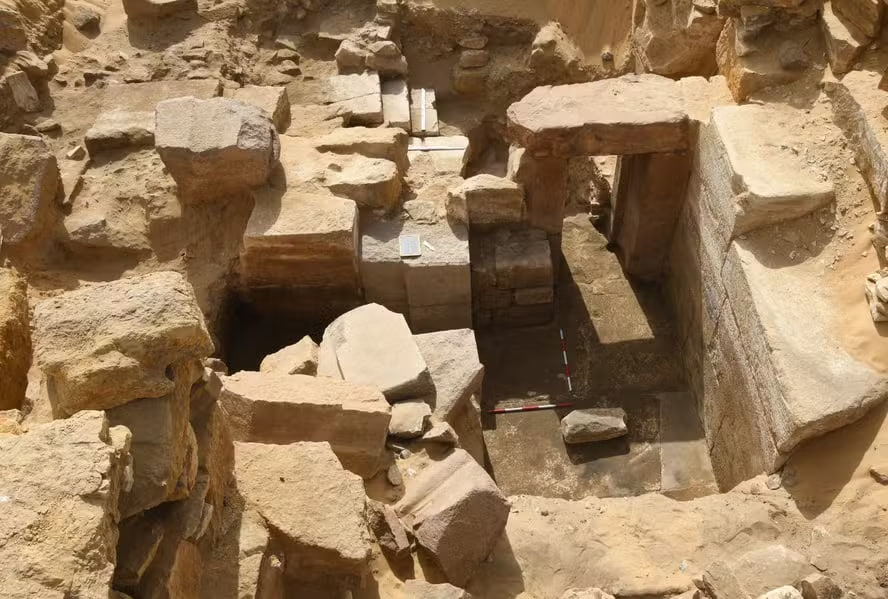 Arqueólogos descobrem templo subterrâneo de 4500 anos no Egito