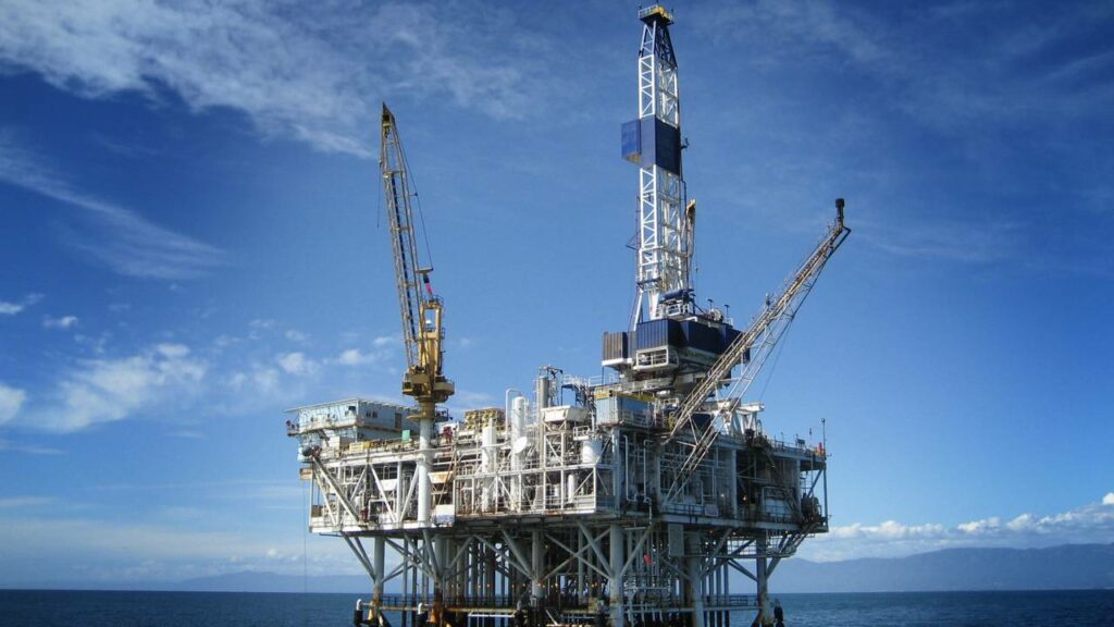 O que realmente acontece dentro de uma plataforma gigante de petróleo