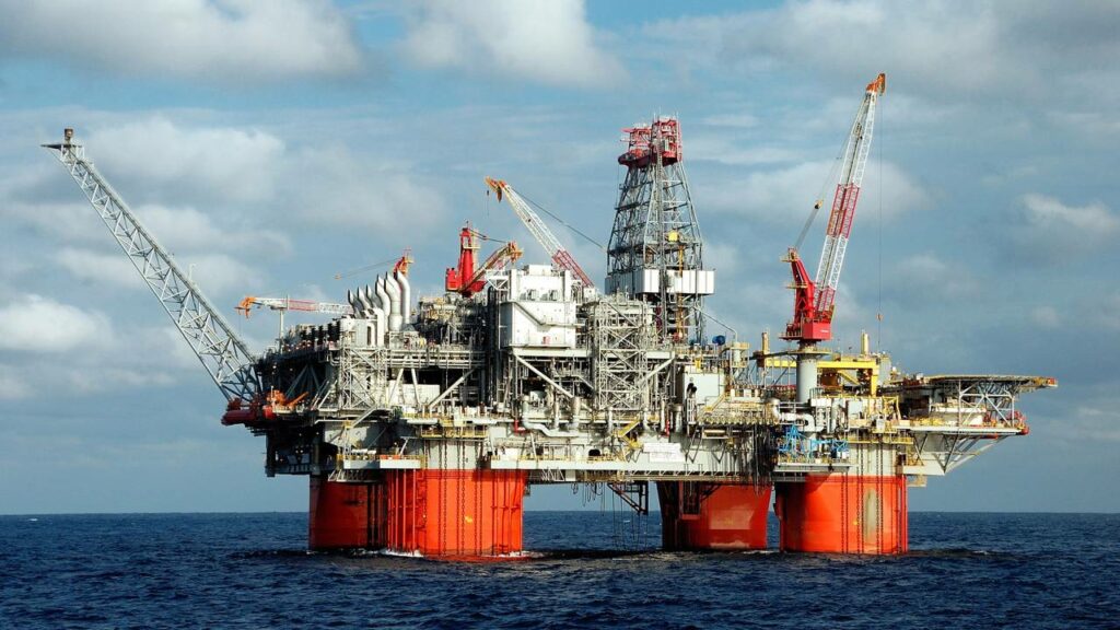 O que realmente acontece dentro de uma plataforma gigante de petróleo