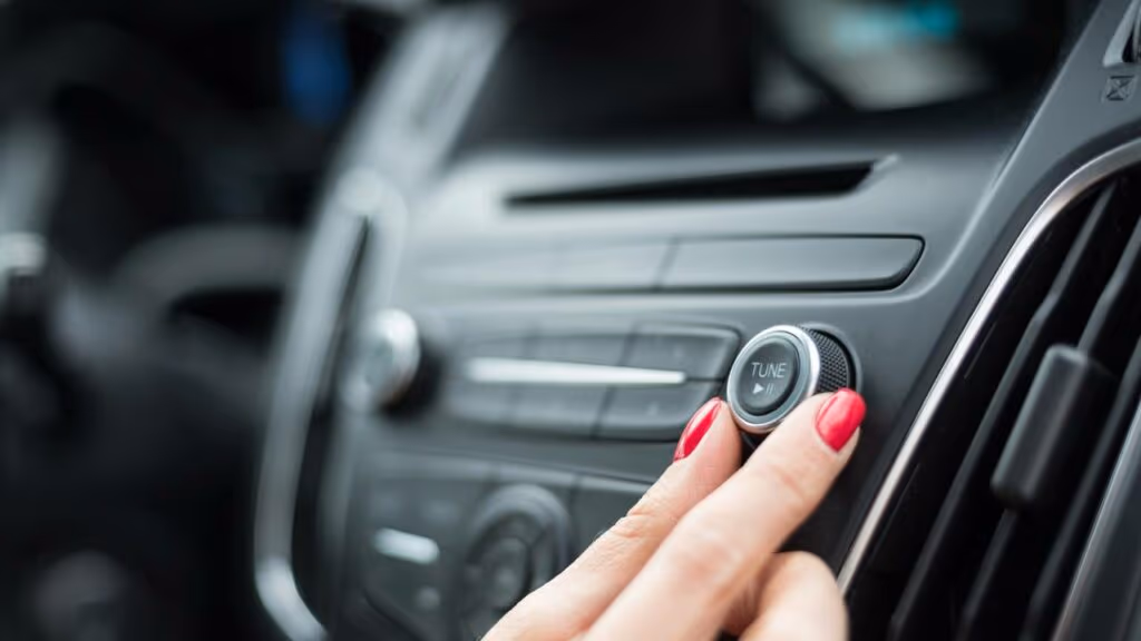 Por que sentimos vontade de abaixar o volume do rádio quando estamos no trânsito?