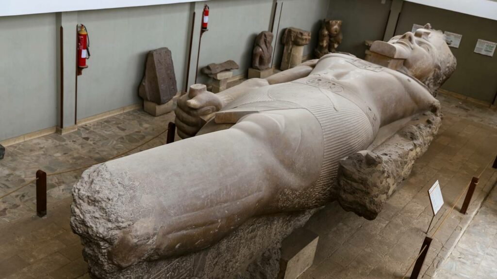 Após 96 anos enterrada na areia, a metade perdida de Ramessés II é descoberta