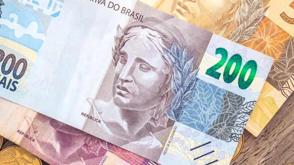 O que a psicologia diz sobre quem organiza dinheiro por ordem?