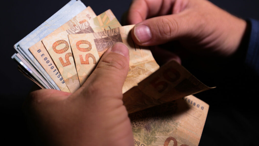 Crusoé: Isenção do IR para quem ganha até R$ 5 mil começa a valer