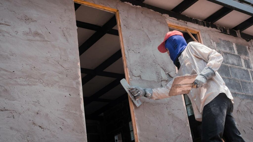 Reboco para iniciantes: o método que deixa a parede lisa mesmo sem experiência na construção