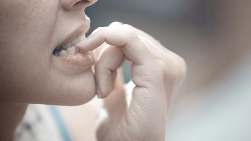 Esse hábito que parece inofensivo pode afetar sua saúde, autoestima e até seus dentes