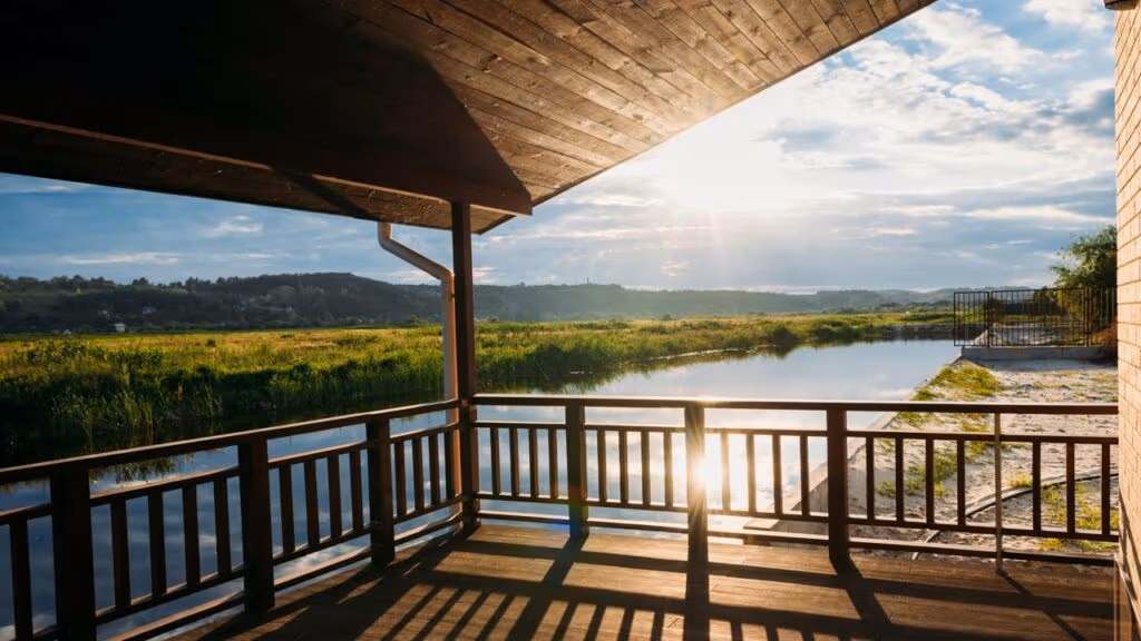 Ela trocou o barulho da cidade pela Serra da Mantiqueira e hoje gera energia própria sem quase produzir lixo