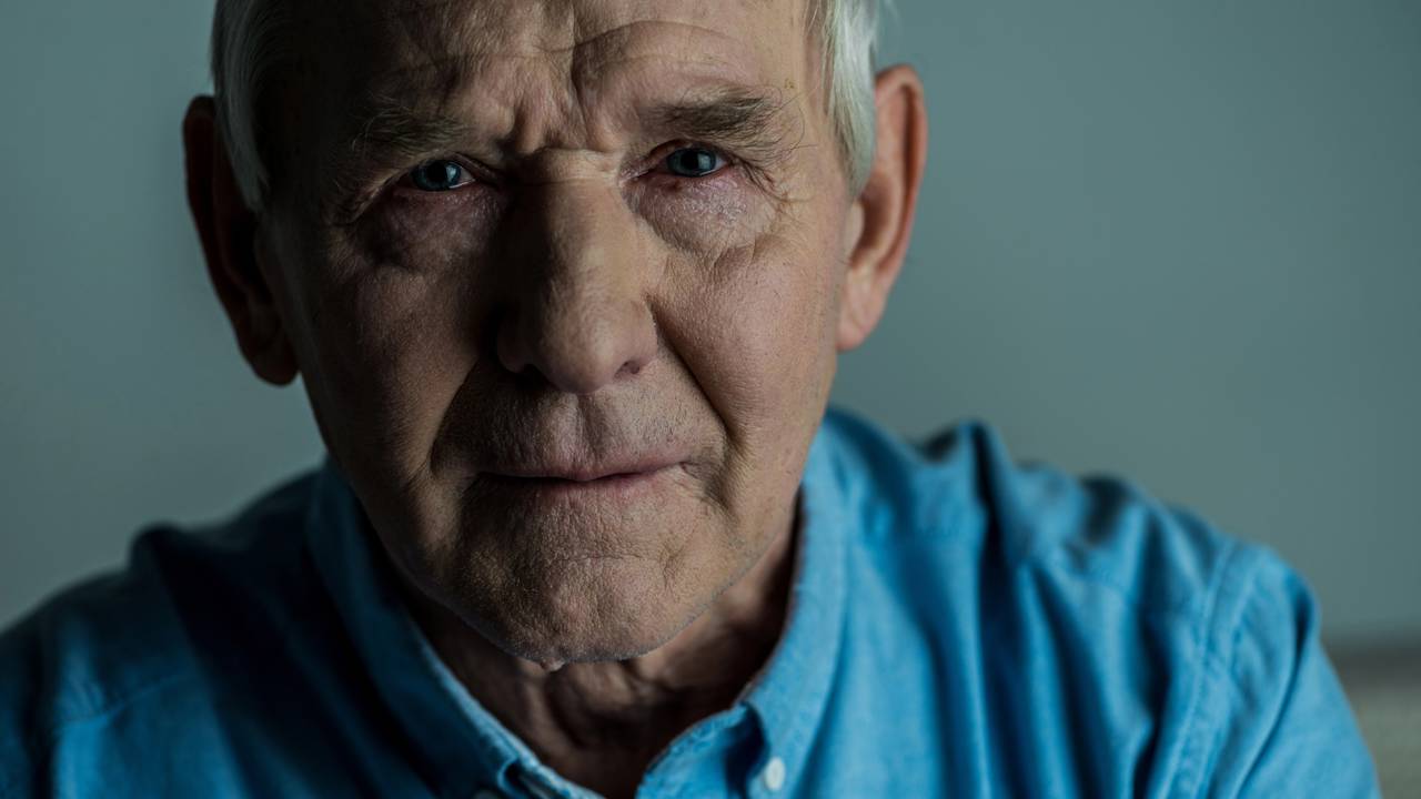 Golpe do “valor a receber” engana idosos e começa com uma simples mensagem no celular