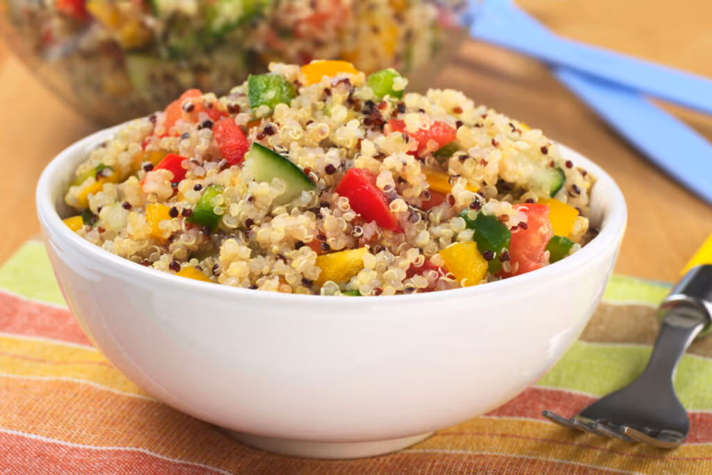 10 saladas detox e refrescantes para iniciar a semana