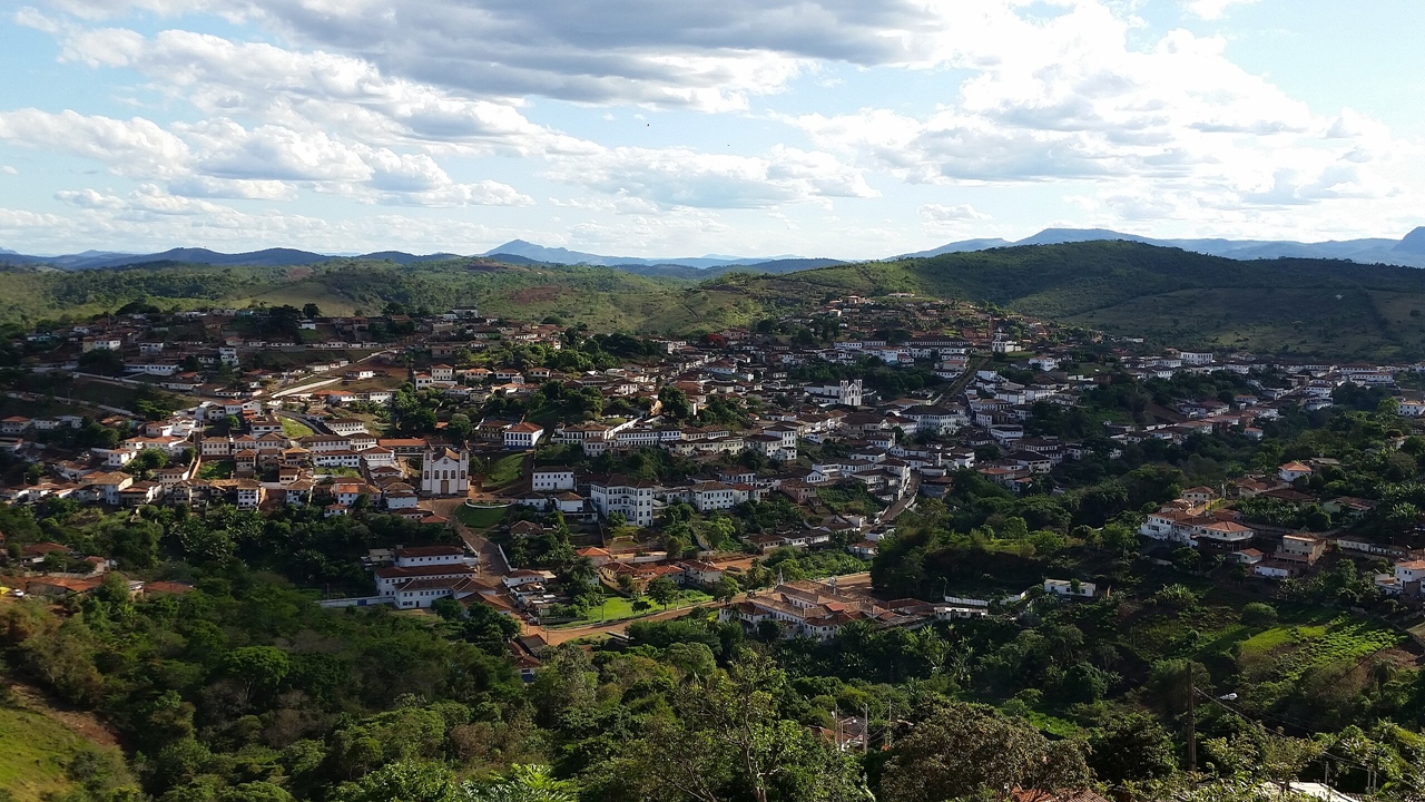 A cidade histórica de Minas com só 22 mil habitantes onde nasceu o 1º patrimônio tombado e o queijo mais famoso do Brasil