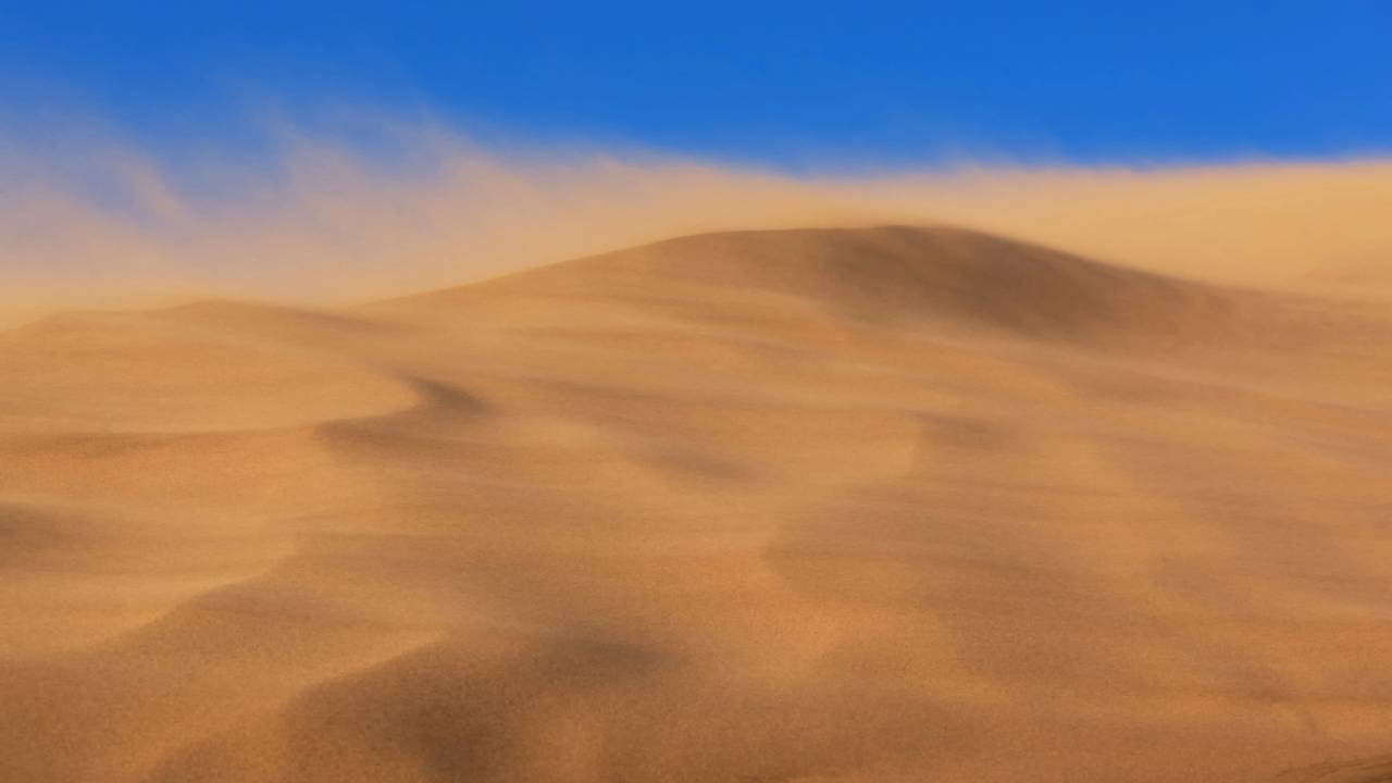 Atenas é completamente pintada de Laranja por causa do Saara