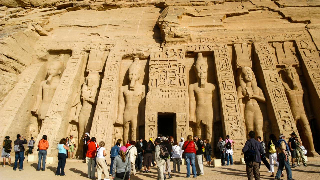 Arqueólogos descobrem templo subterrâneo de 4500 anos no Egito