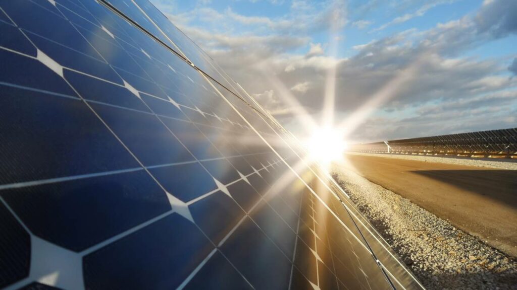 A primeira megausina solar pode virar o jogo da descarbonização