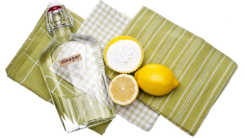 Misturar vinagre com café, para que serve esse truque de limpeza?