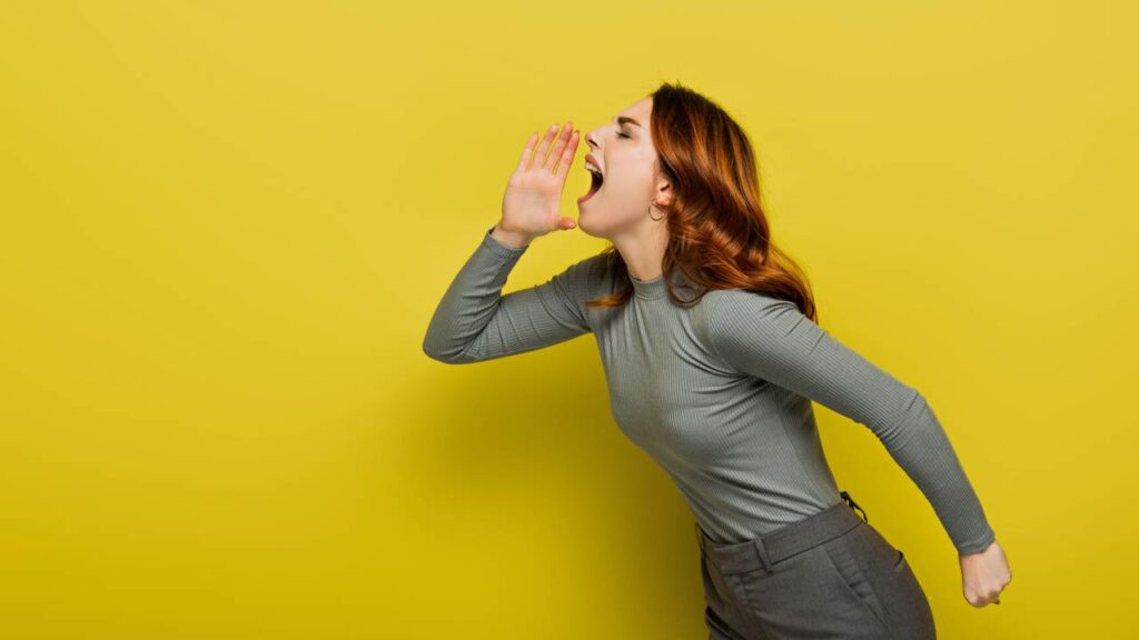 Por que ficamos roucos depois de gritar ou cantar muito?