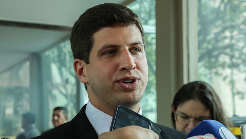 Vereador pede investigação de João Campos por campanha antecipada