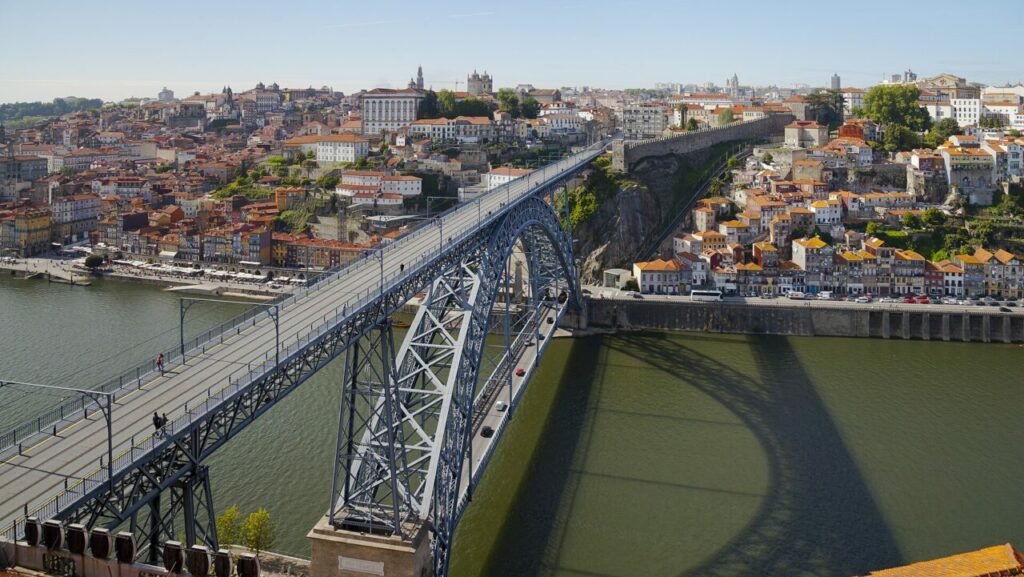 A cidade do Porto conta com ótima infraestrutura, segurança e previsibilidade - Por Diego Delso / Wikimedia Commons