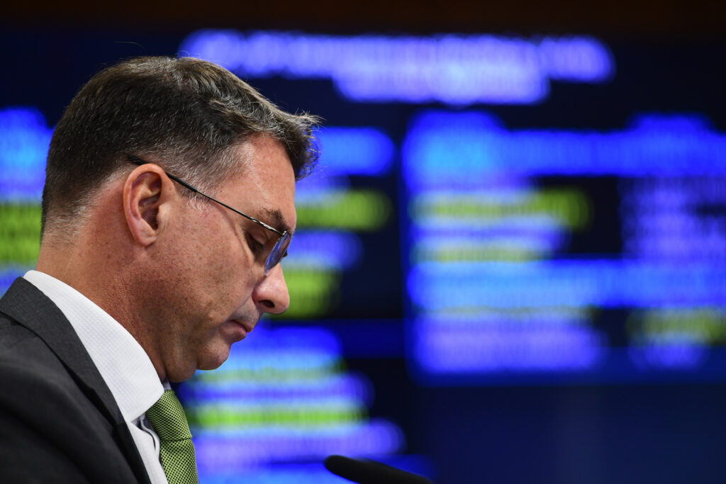 “Mais uma vez meu pai escapou por pouco”, diz Flávio
