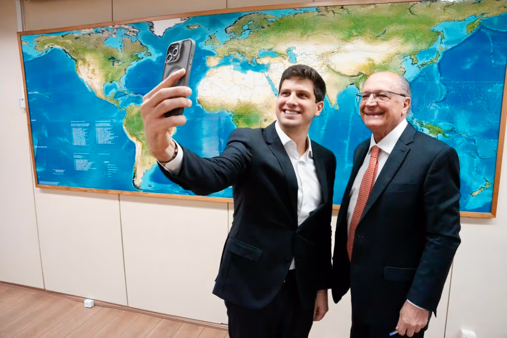 João Campos tem 50% contra Raquel Lyra, aponta Datafolha