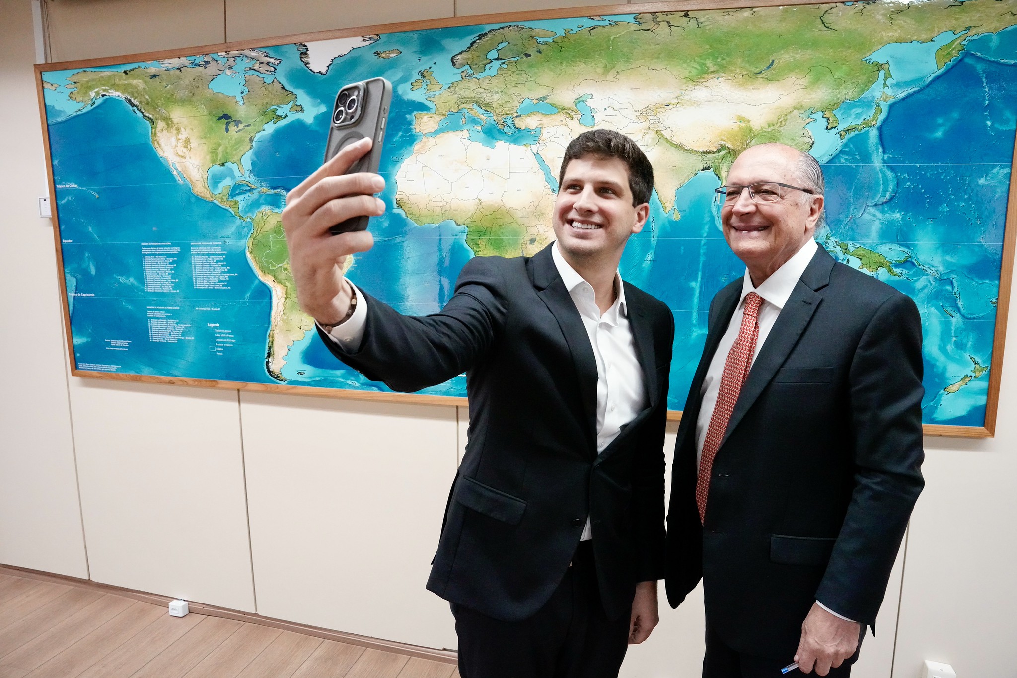 João Campos faz campanha por Alckmin vice de Lula