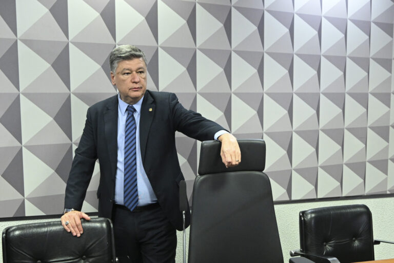 “Todo mundo escorado em habeas corpus”, diz presidente da CPMI do INSS