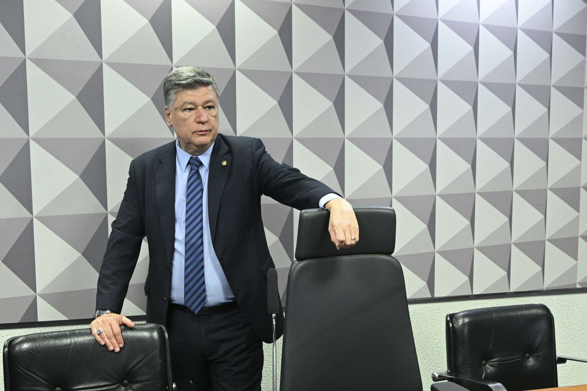 Atestado de última hora trava CPMI do INSS e eleva tensão no Congresso