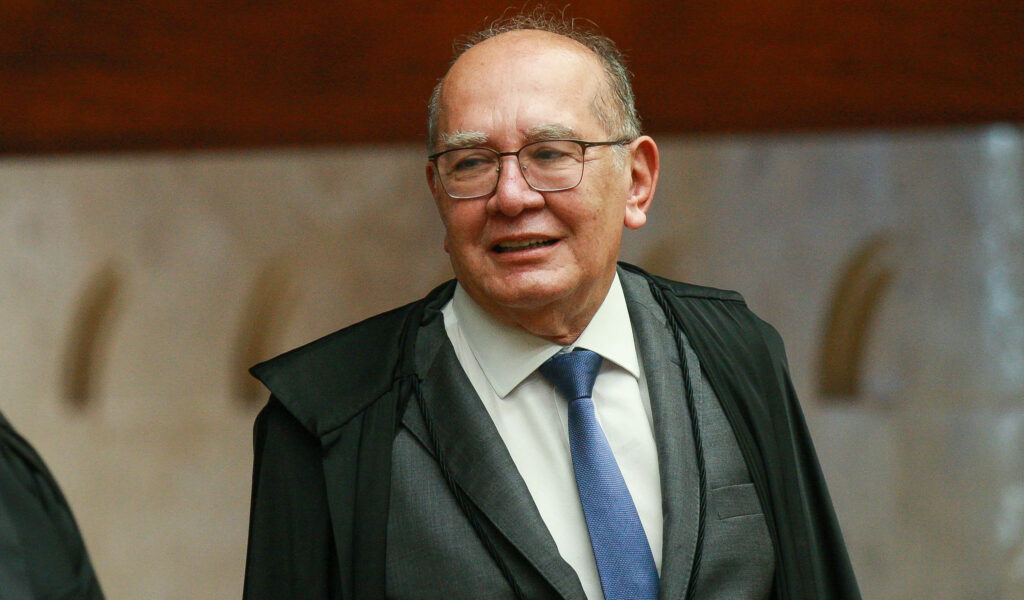 Uma carona de avião para Gilmar voltar a Brasília