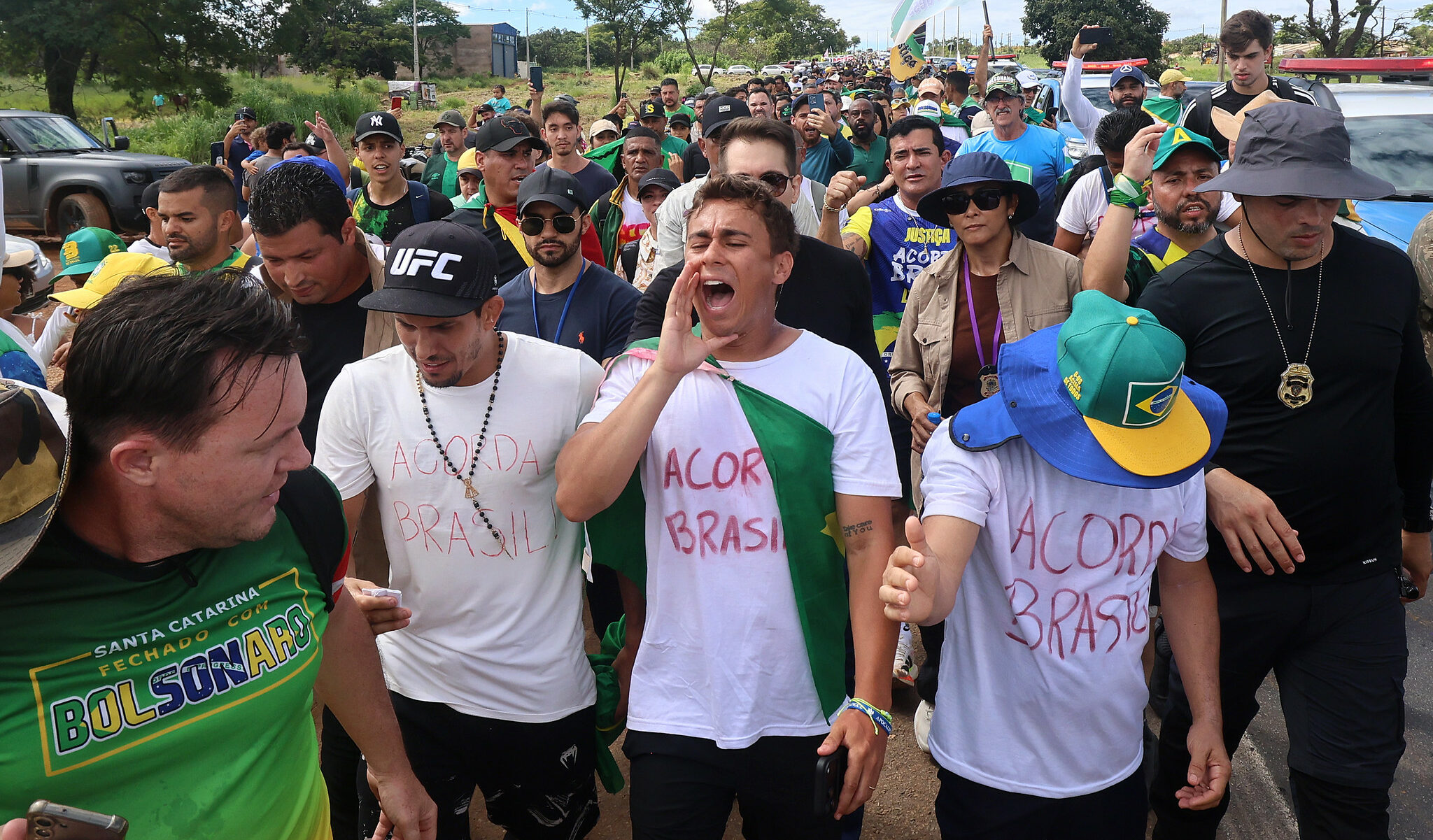 Nikolas tenta manter o controle de manifestação