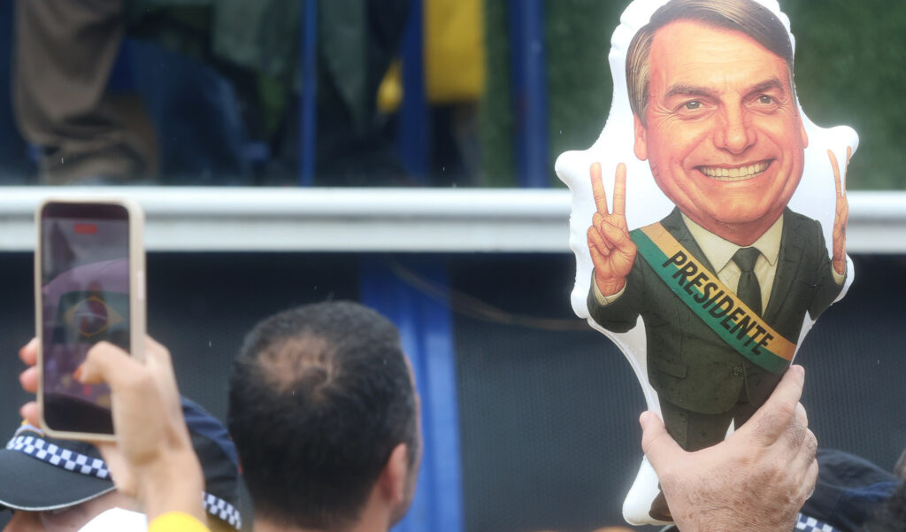 Bolsonaro passará por nova cirurgia, diz Carlos