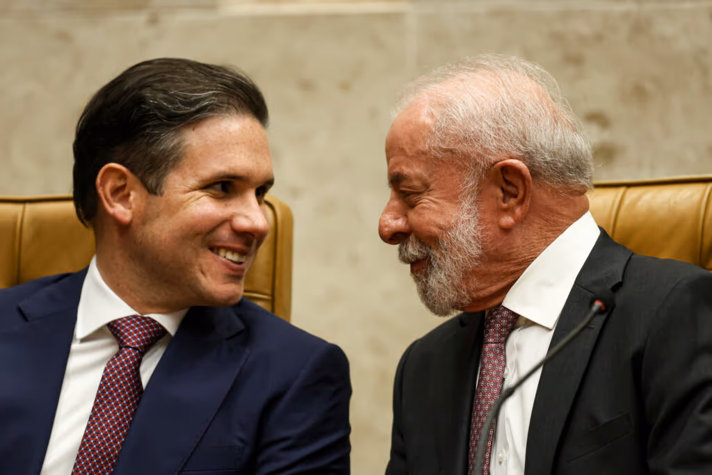CCJ da Câmara deve votar PEC do fim da escala 6×1 na próxima semana, diz Motta