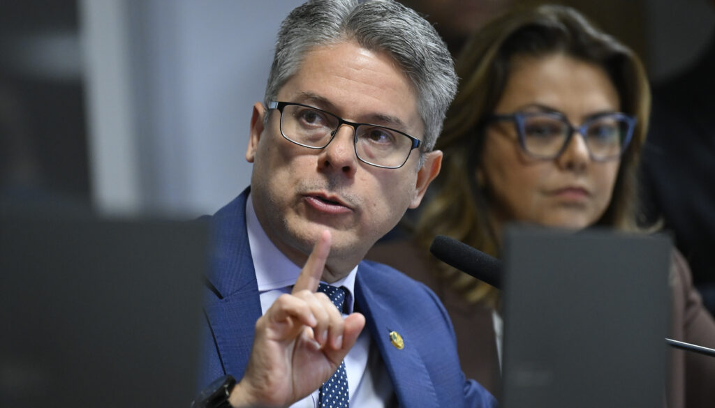 Justiça de SP rejeita ação da família de Moraes contra Alessandro Vieira