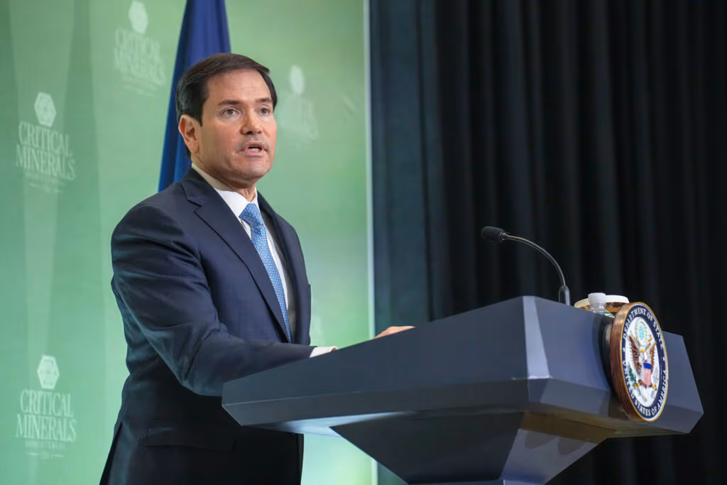 Crusoé: EUA sancionam navios da frota paralela do Irã