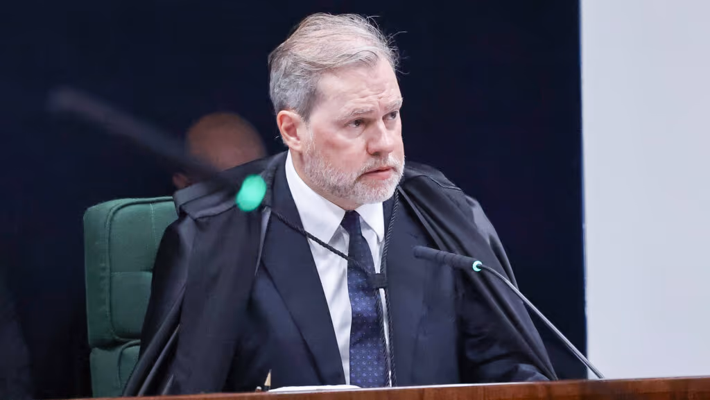 Quais são as conexões entre Dias Toffoli e Daniel Vorcaro, segundo a PF?